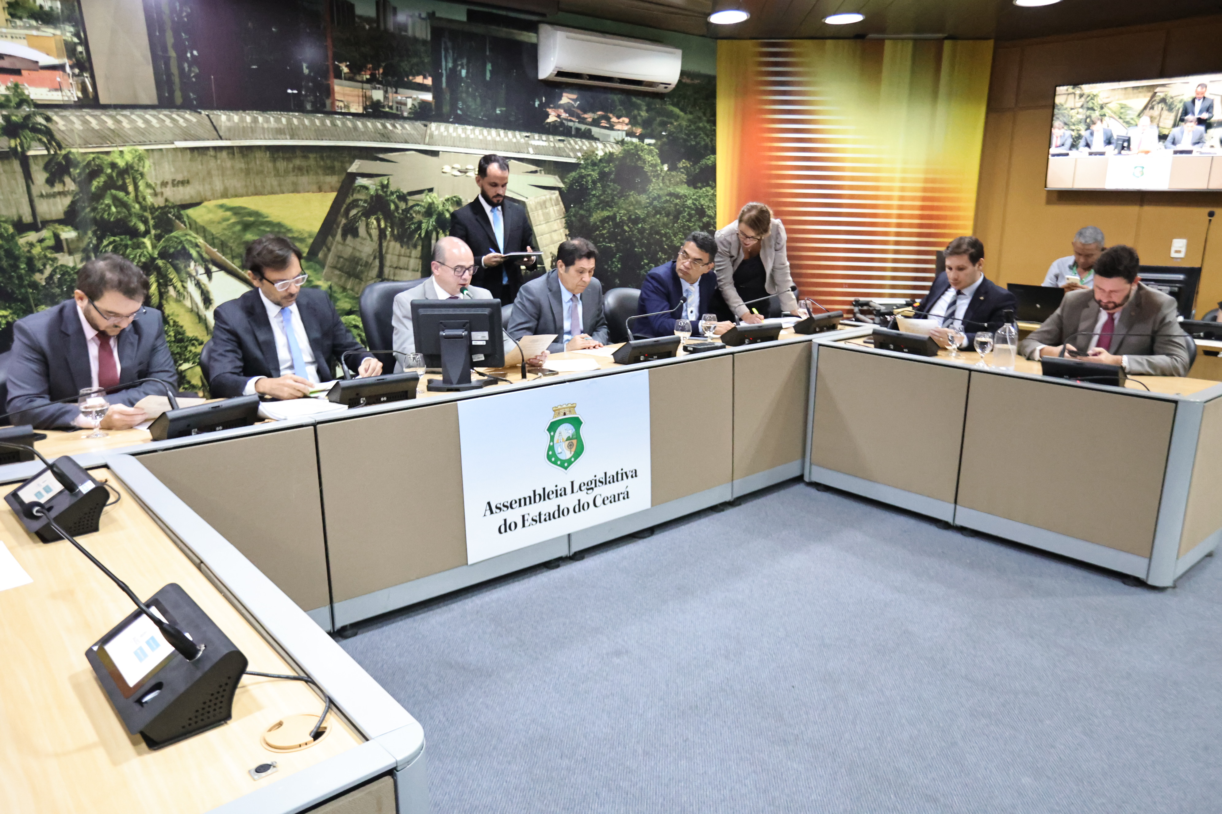 Proposta da LOA 2025  é aprovada na Comissão de Orçamento e segue para plenário