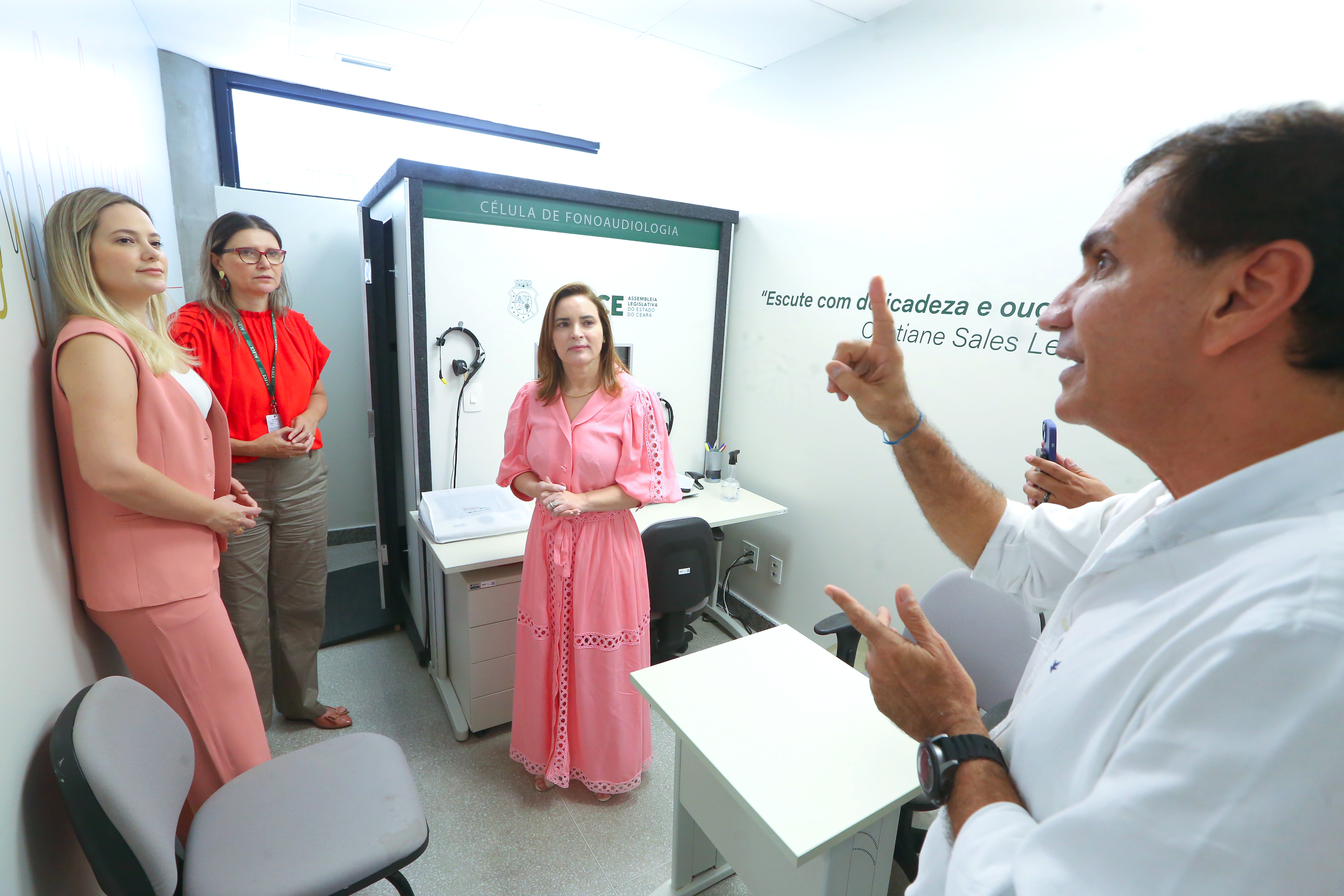 Diretor do DSAS, Luis Edson Sales conduz visita ao DSAS