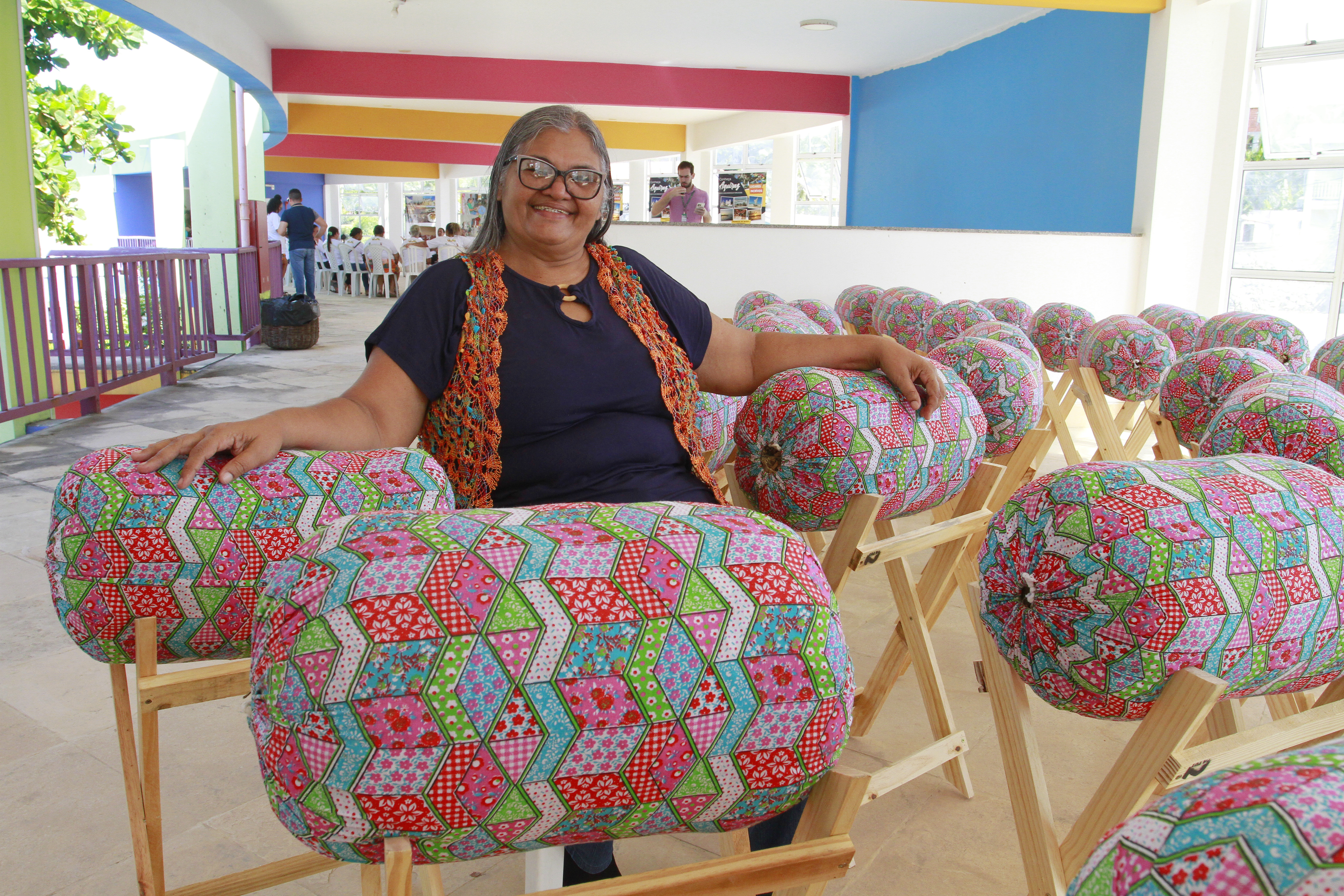 Uma das rendeiras de Aquiraz capacitadas no projeto Renda Gera Renda.