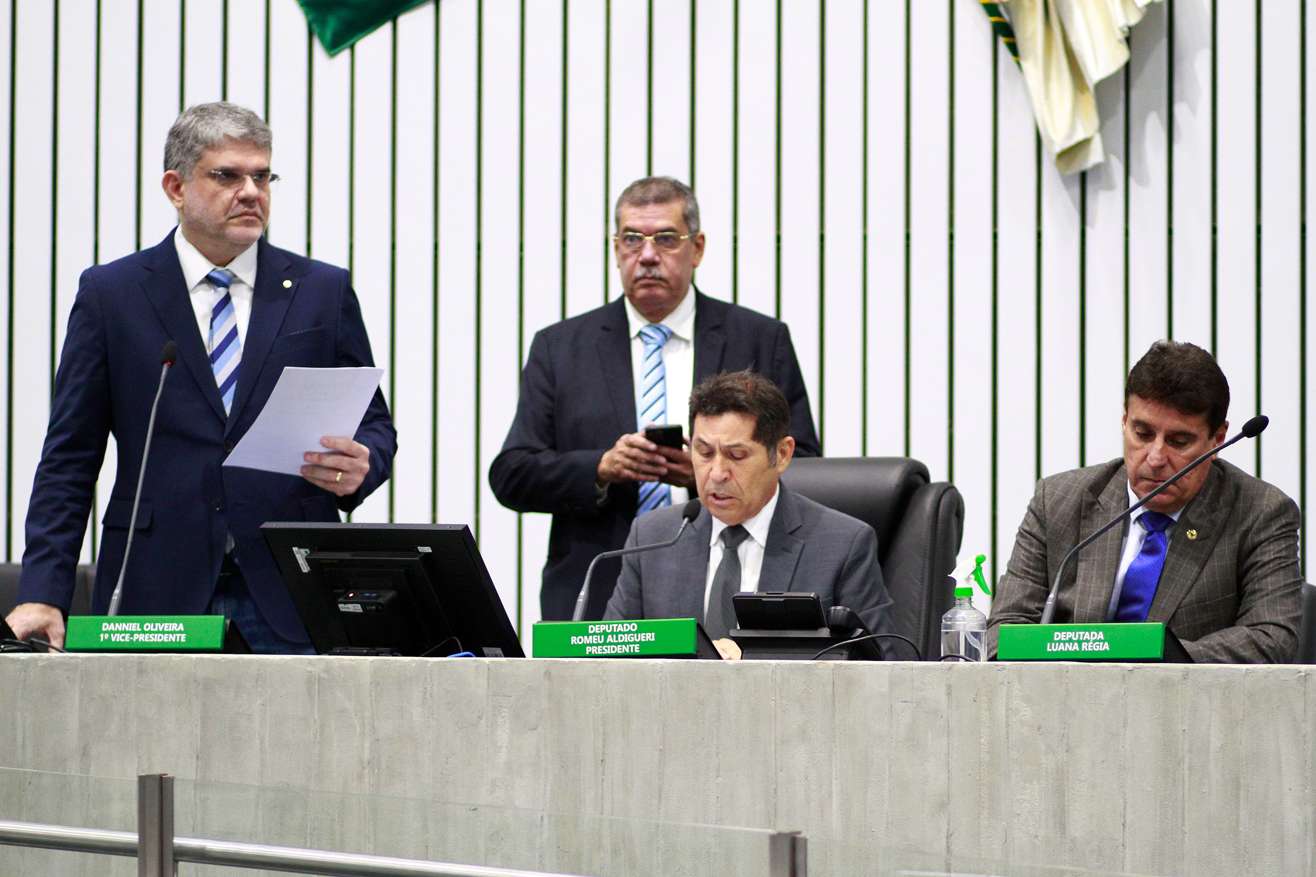 Leitura do expediente da sessão legislativa desta quinta-feira