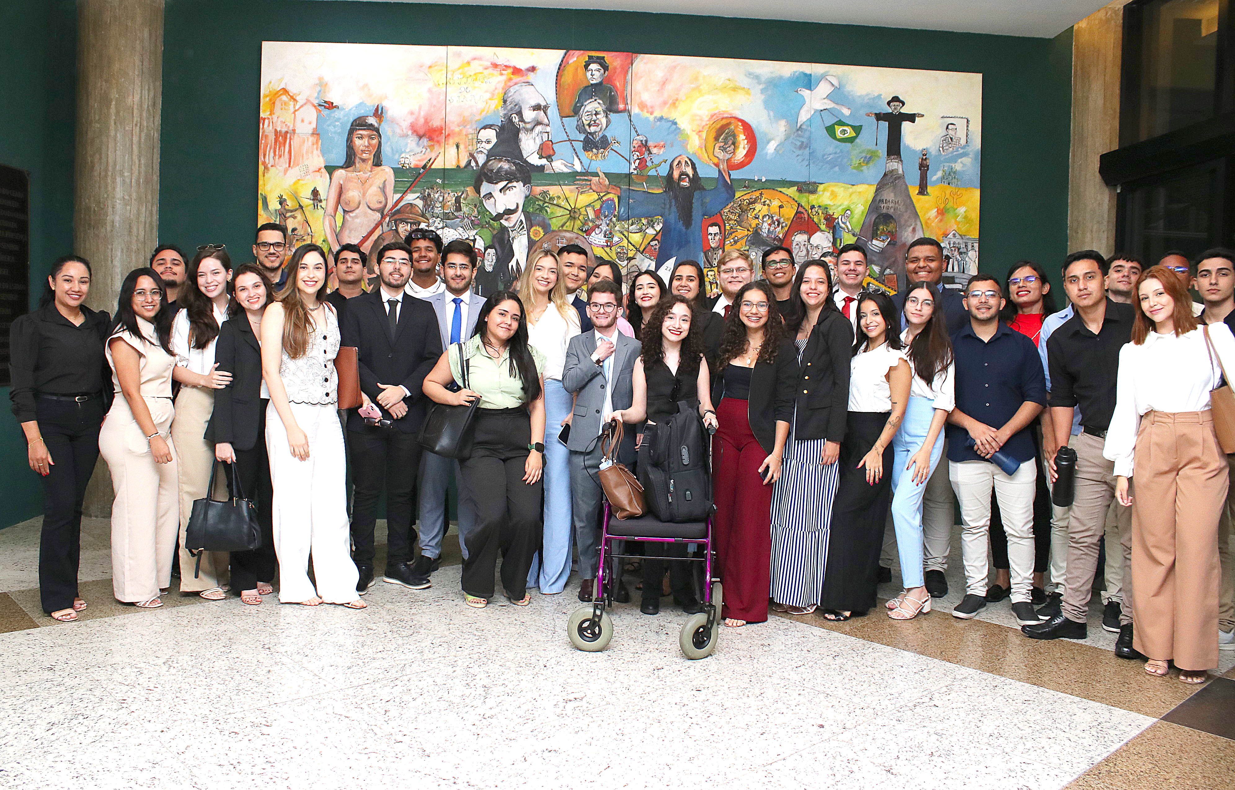 Alece recebe visita de alunos do curso de Direito da UVA
