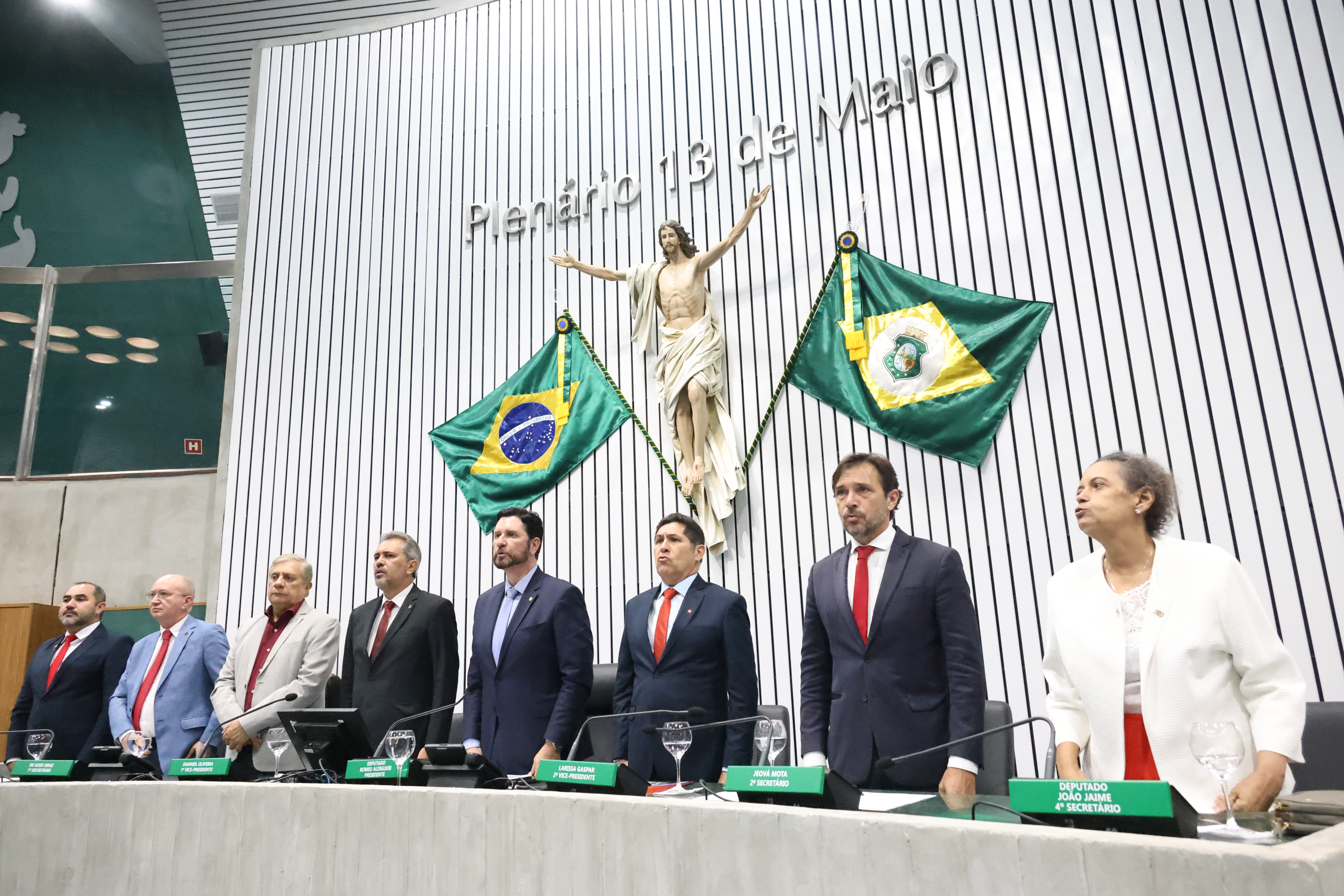 Sessão solene foi realizada no Plenário 13 de Maio
