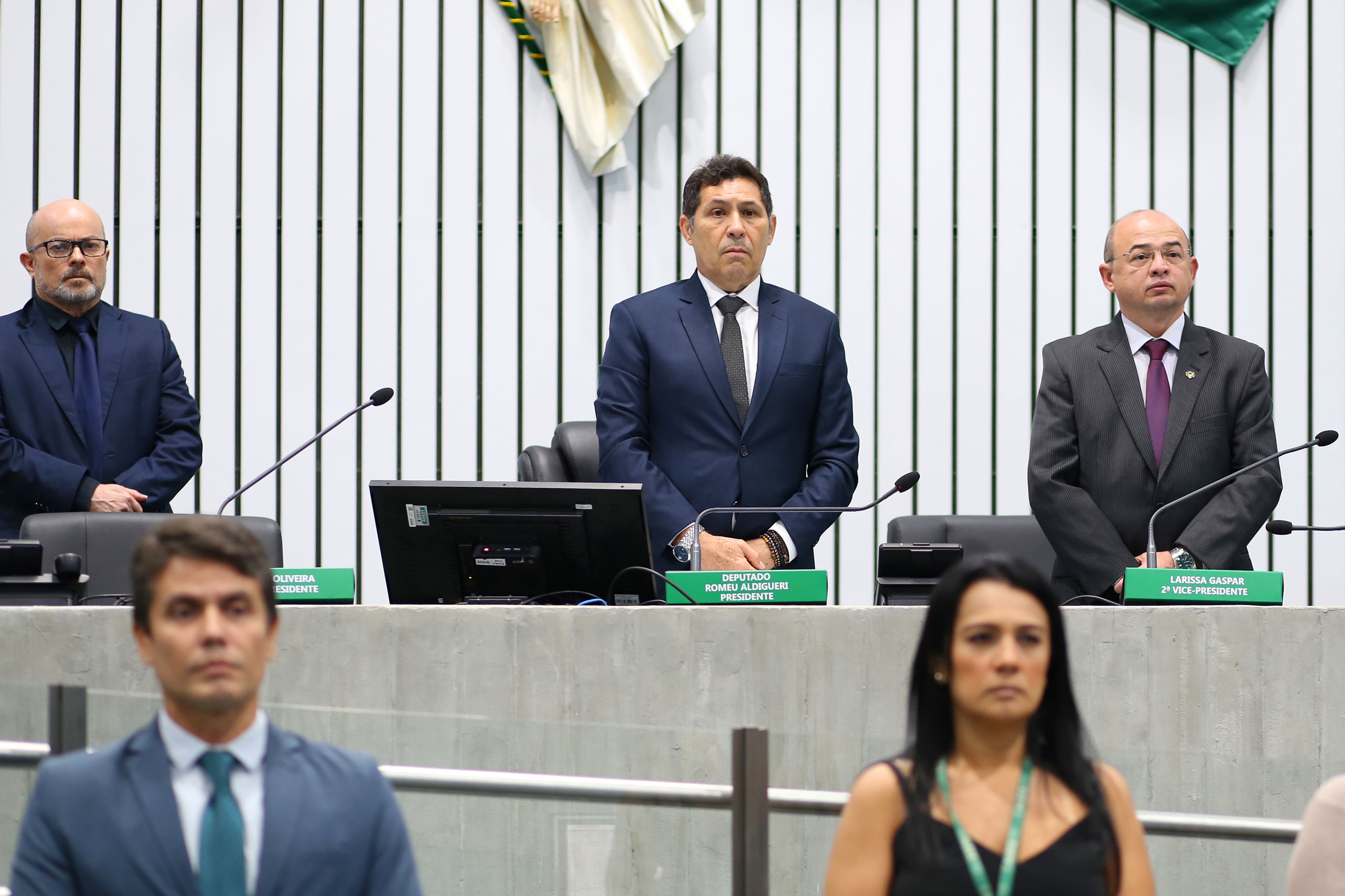 Alece levanta sessão por morte do ex-deputado Felizardo de Pinho
