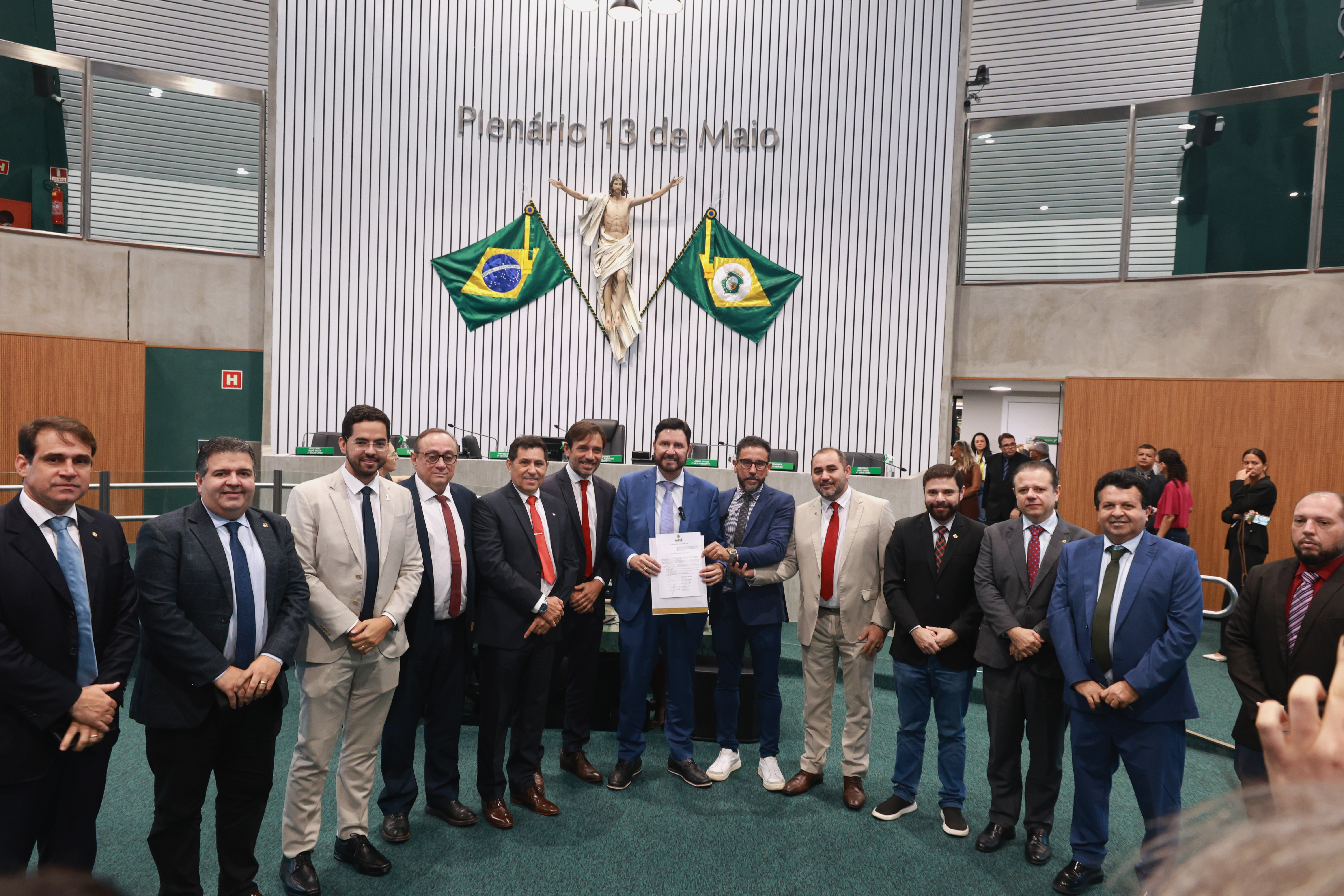 Romeu Aldigueri comemora aprovação de projeto de lei que reajusta salário dos professores estaduais