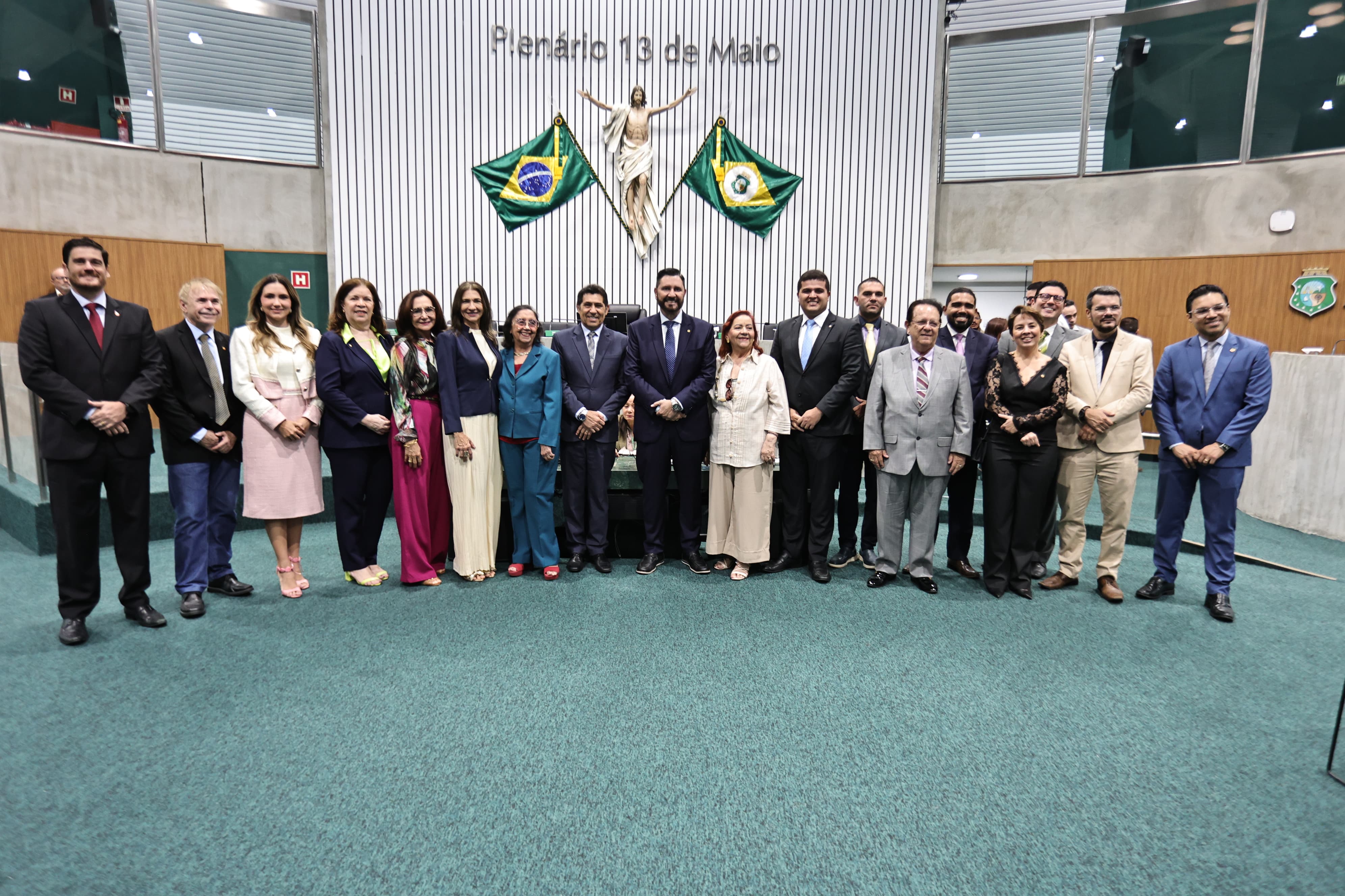 Alece enaltece papel da Associação Cearense do Ministério Público em sessão solene