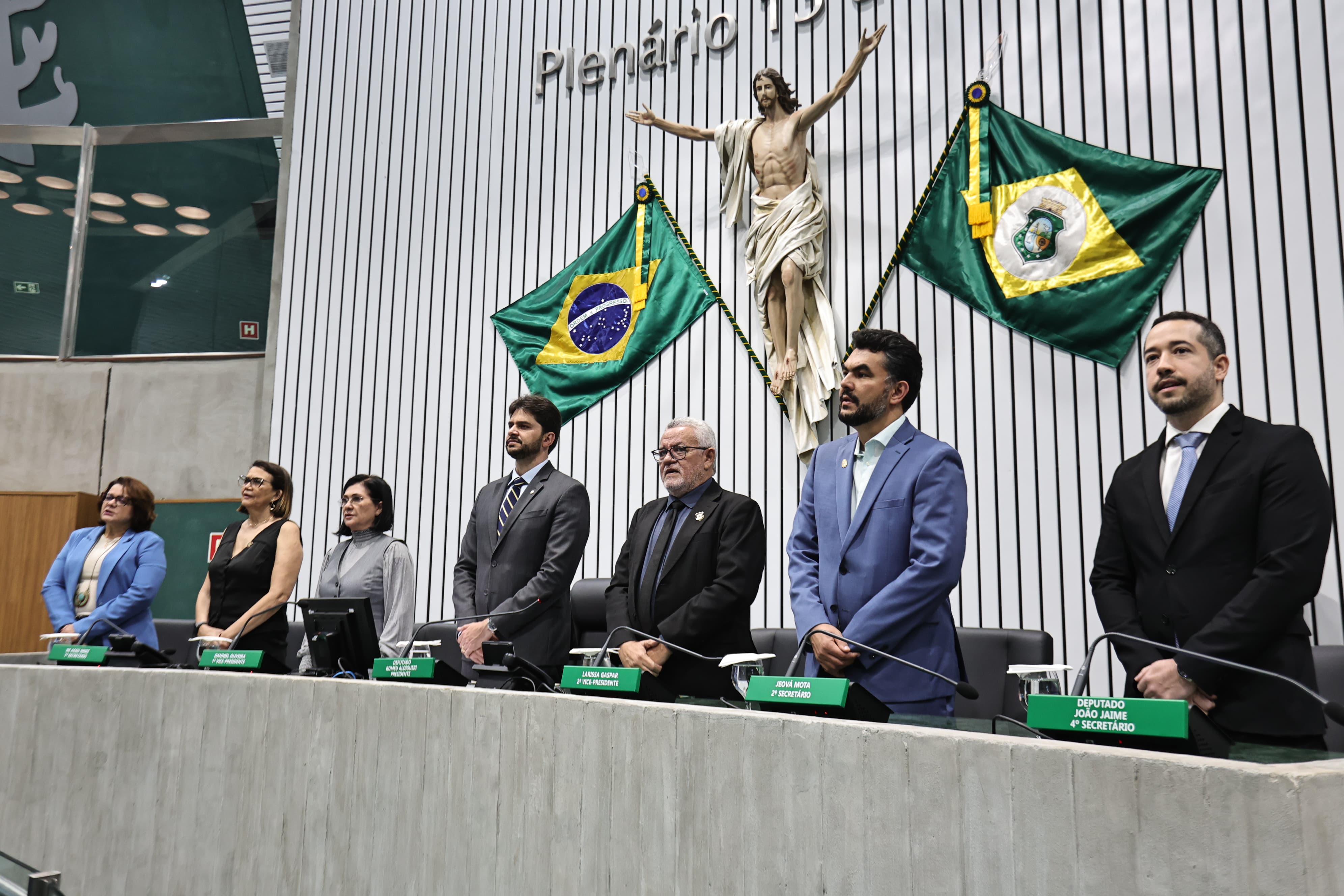 Sessão solene foi realizada no Plenário 13 de Maio