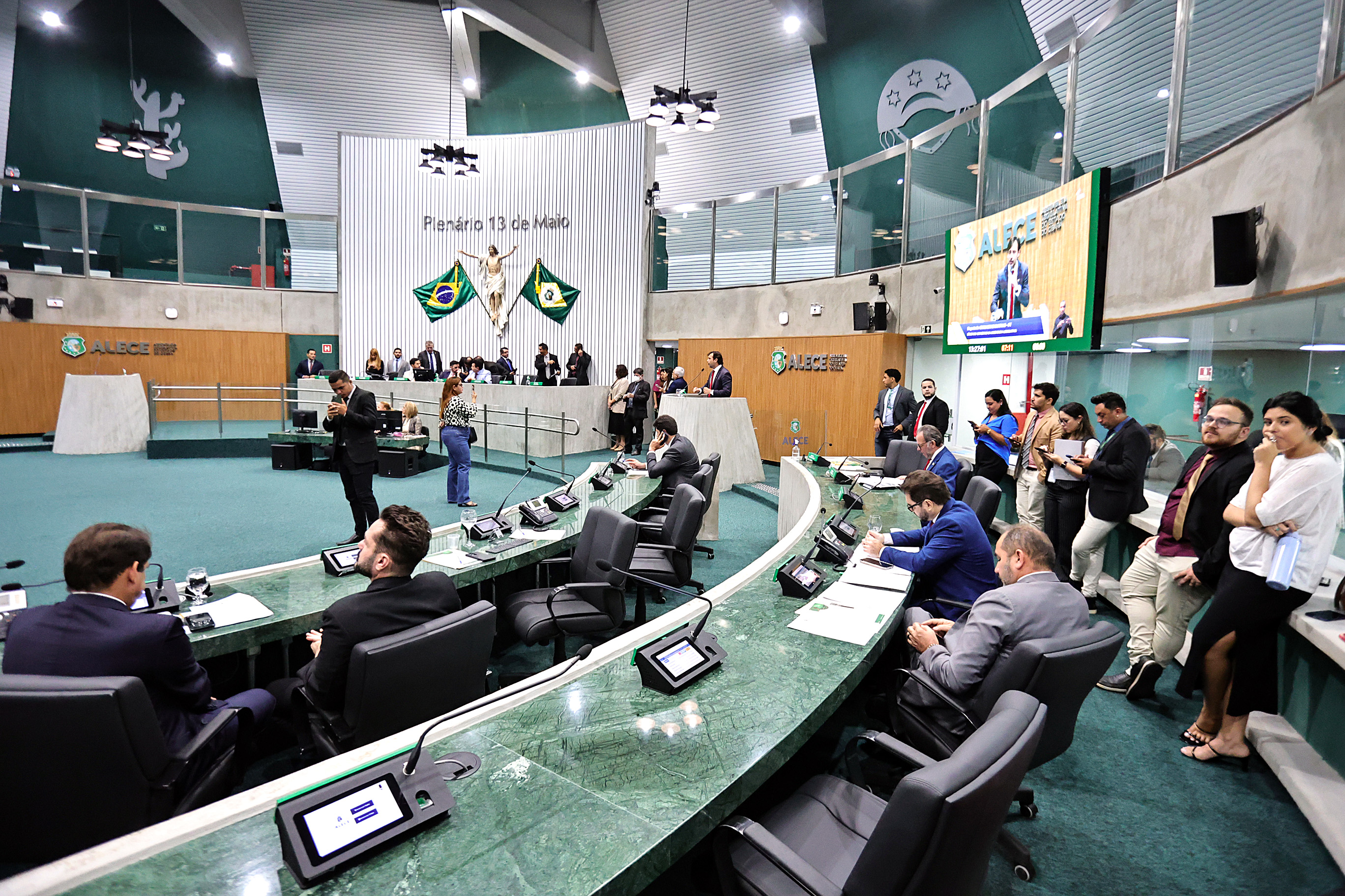 Aprovados na Alece criação de 358 cargos de investigador de polícia e mais 13 projetos