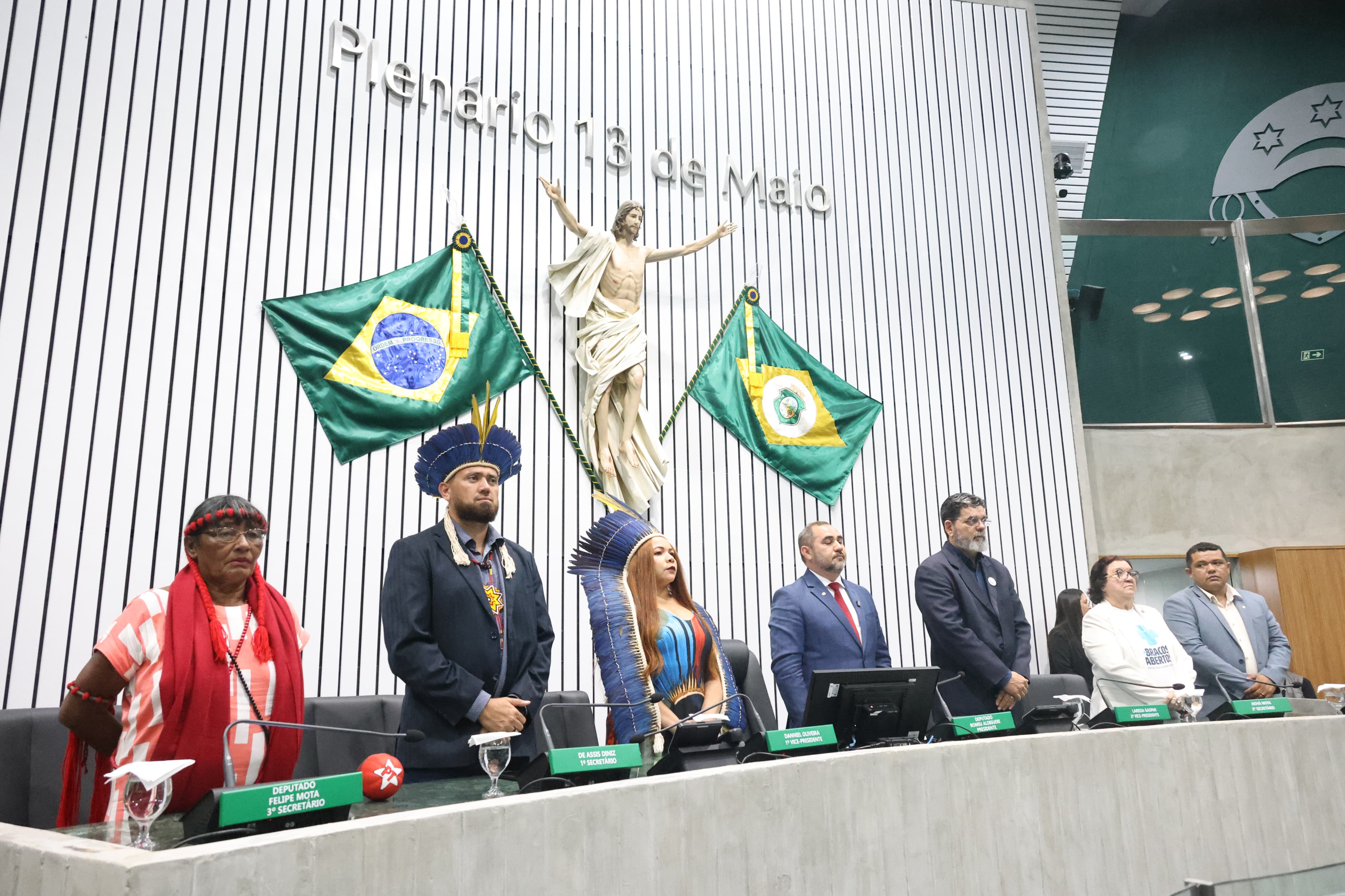 Sessão solene foi realizada no Plenário 13 de Maio