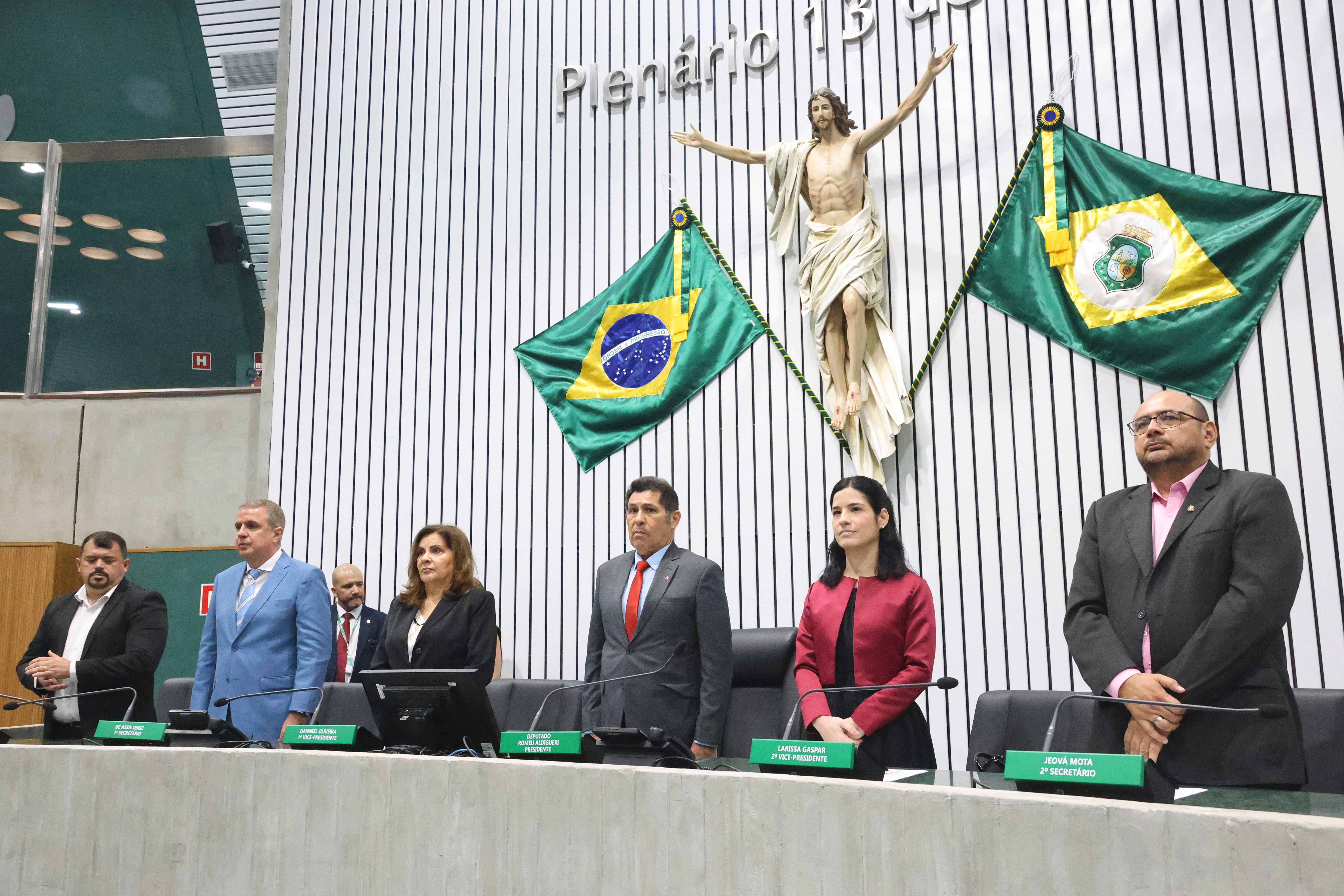 Sessão solene foi realizada no Plenário 13 de Maio