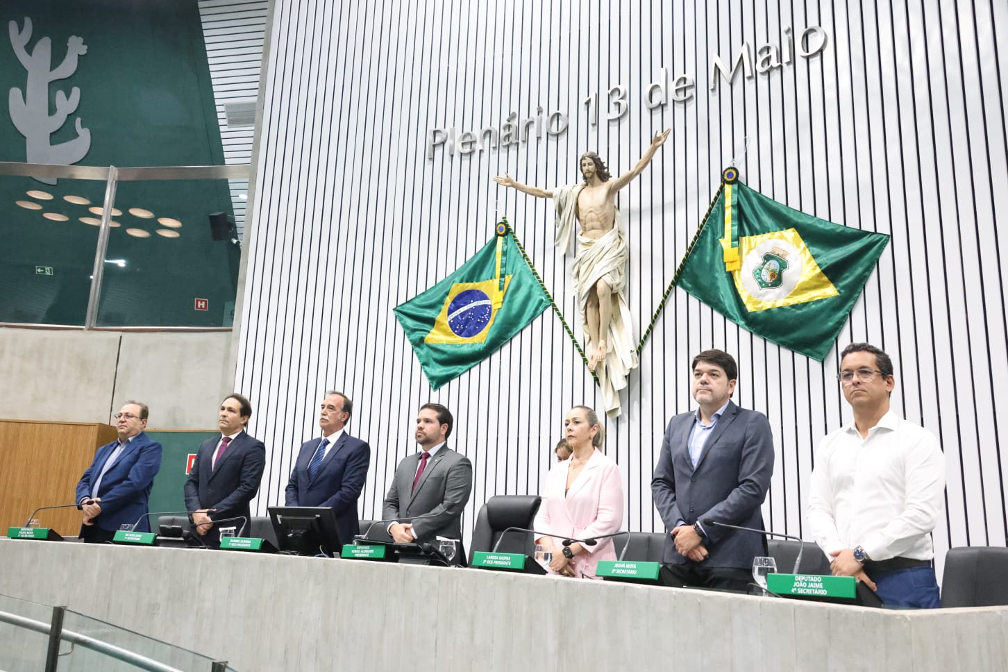 Alece entrega Título de Cidadão Cearense ao empresário Armando Leite