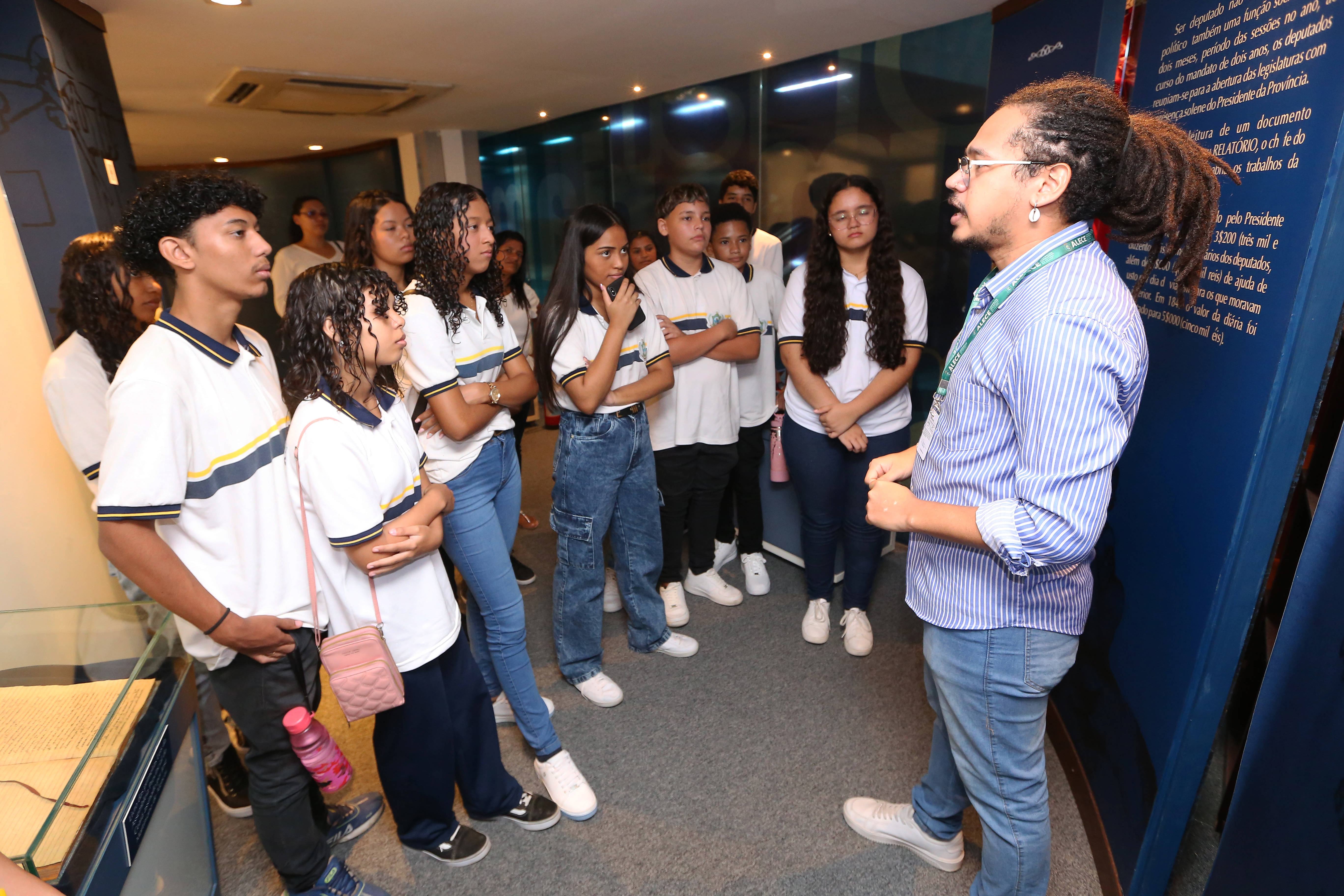 Estudantes da Aluísio Bernardo de Castro visitaram a Alece na manhã de terça-feira (13/05)