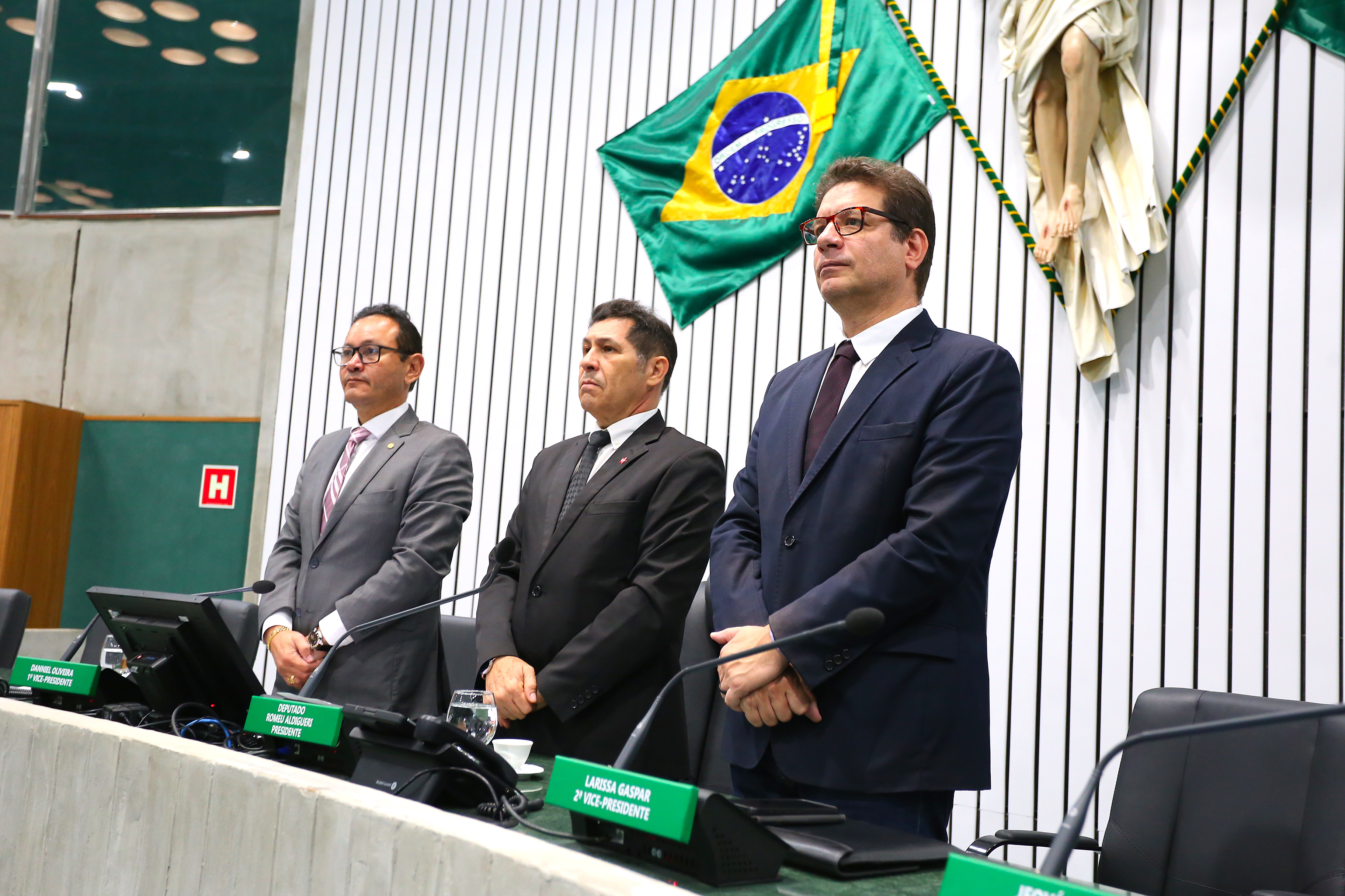 Deputados prestam minuto de silêncio em homenagem à Maria Laís Guimarães