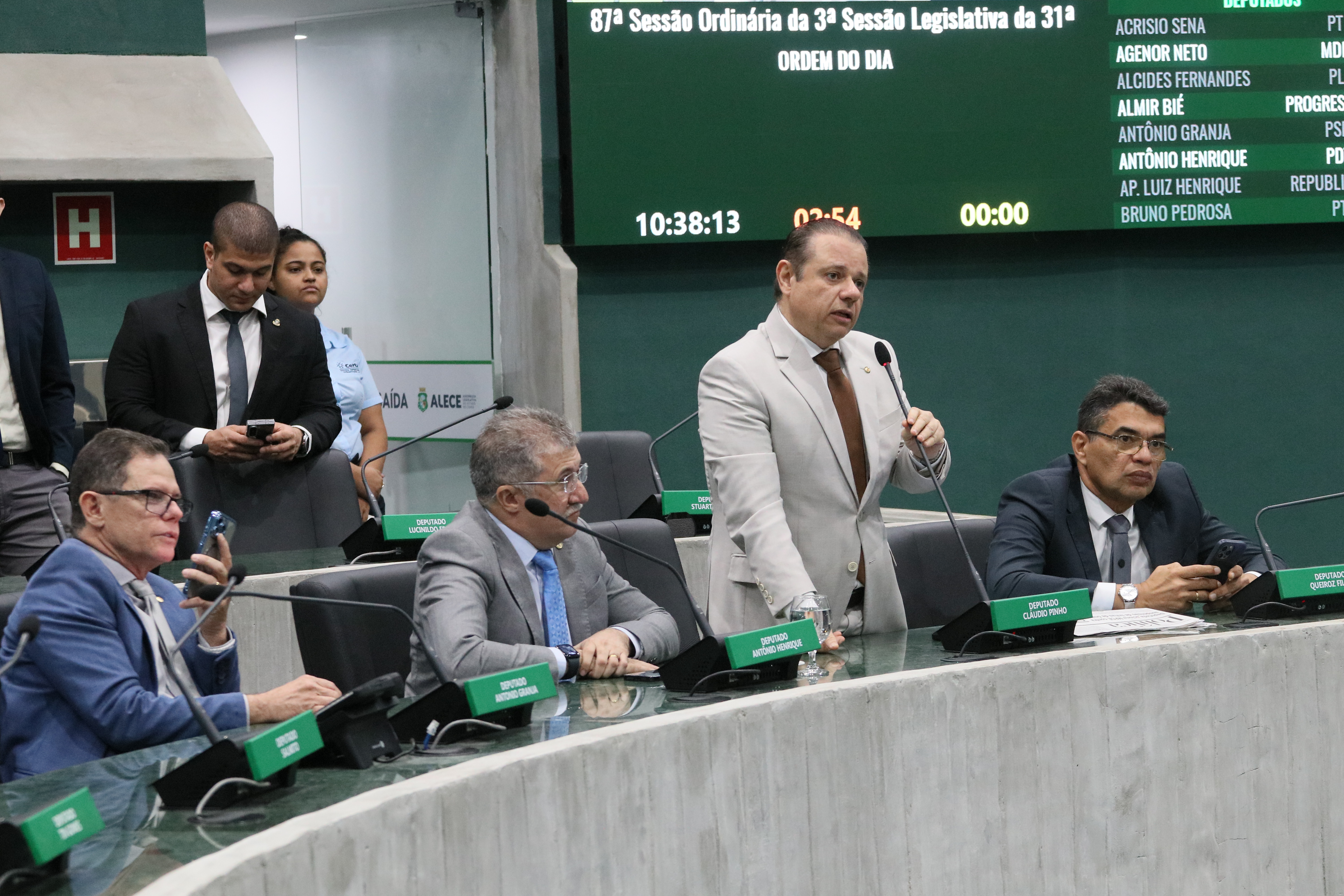 Parlamentares destacam geração de emprego, atuação do agronegócio e políticas públicas do Estado