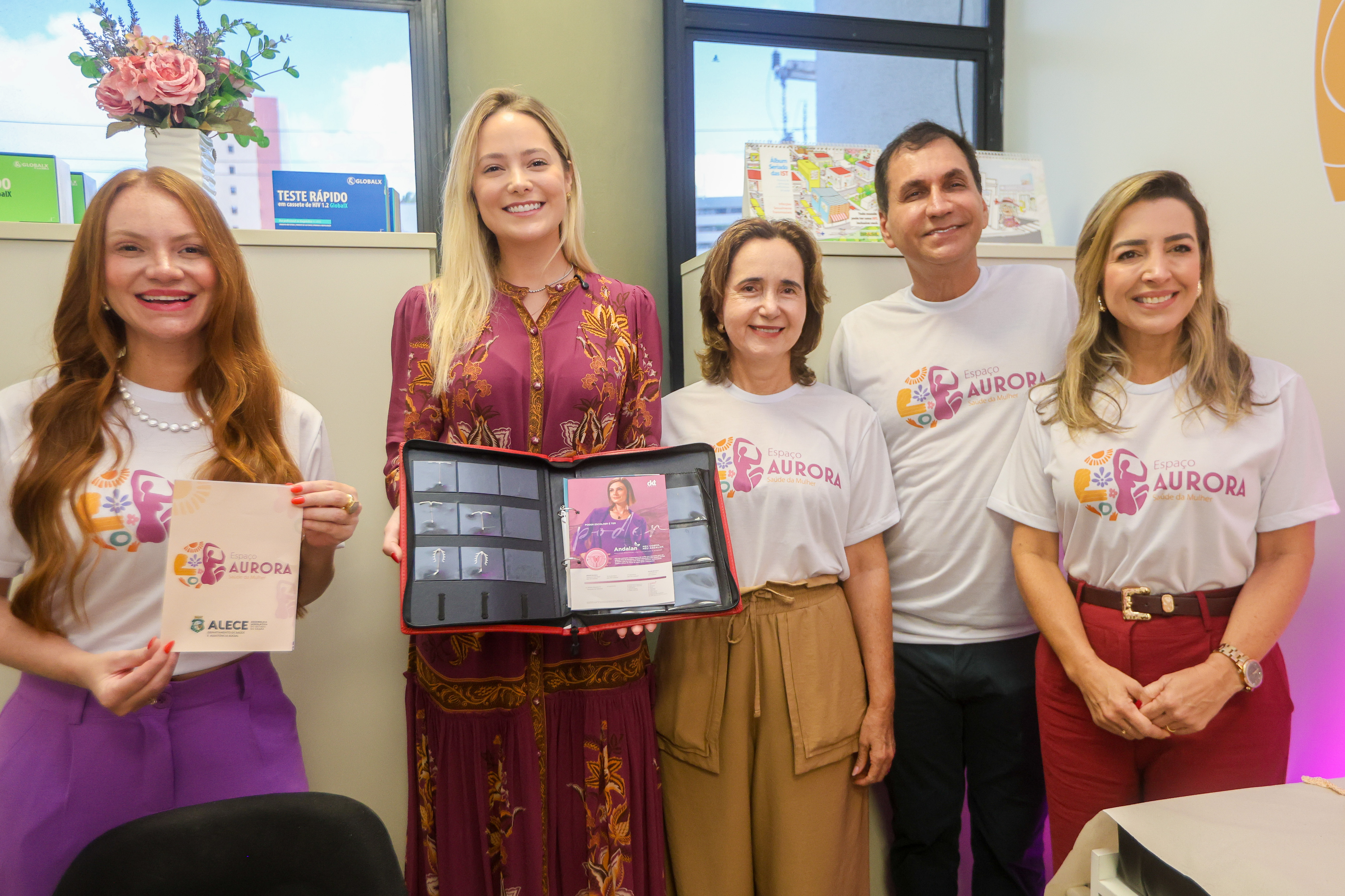 Servidoras e moradoras do entorno da Alece recebem espaço de saúde integrada