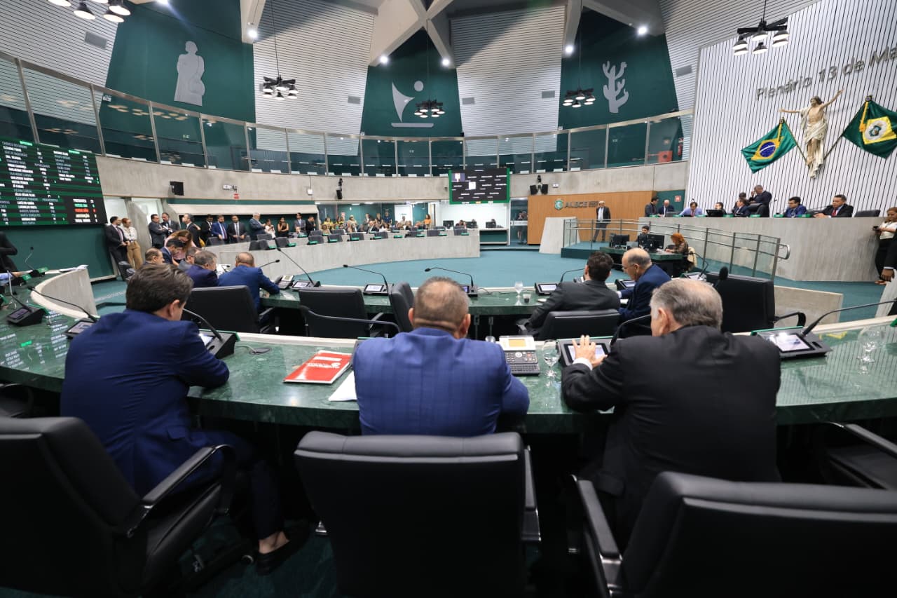 Outros assuntos tratados na sessão foram a negociação de policiais penais com o Governo e a chegada do Programa Águas do Sertão em Santa Quitéria