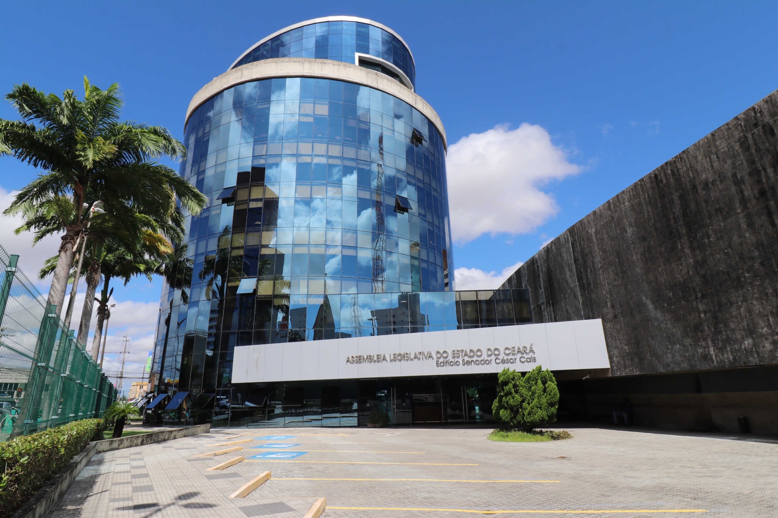 Aprovados no cadastro de reserva do concurso de 2021 da Alece são convocados