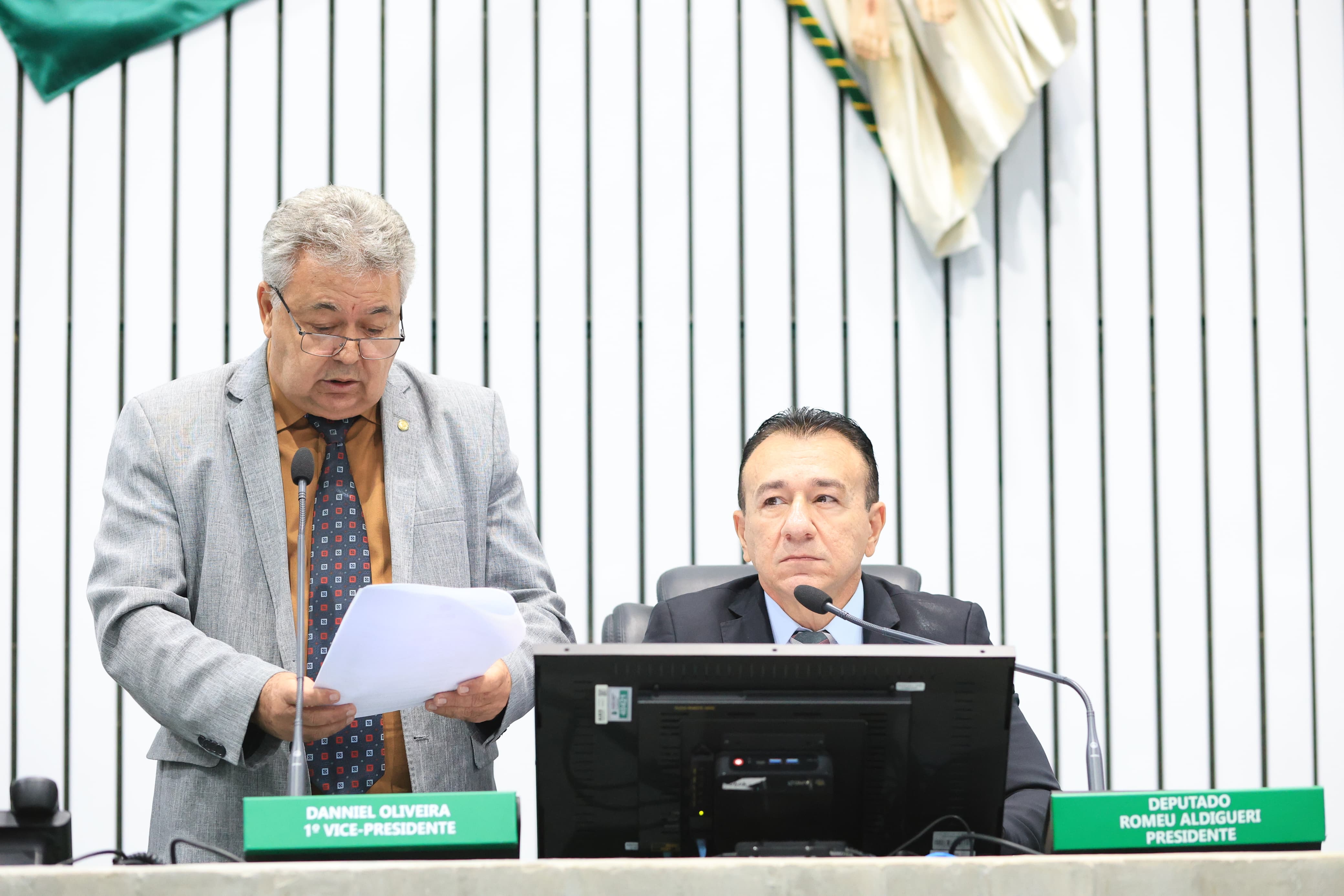 A leitura das matérias foi realizada pelo deputado Tomaz Holanda (Mobiliza)