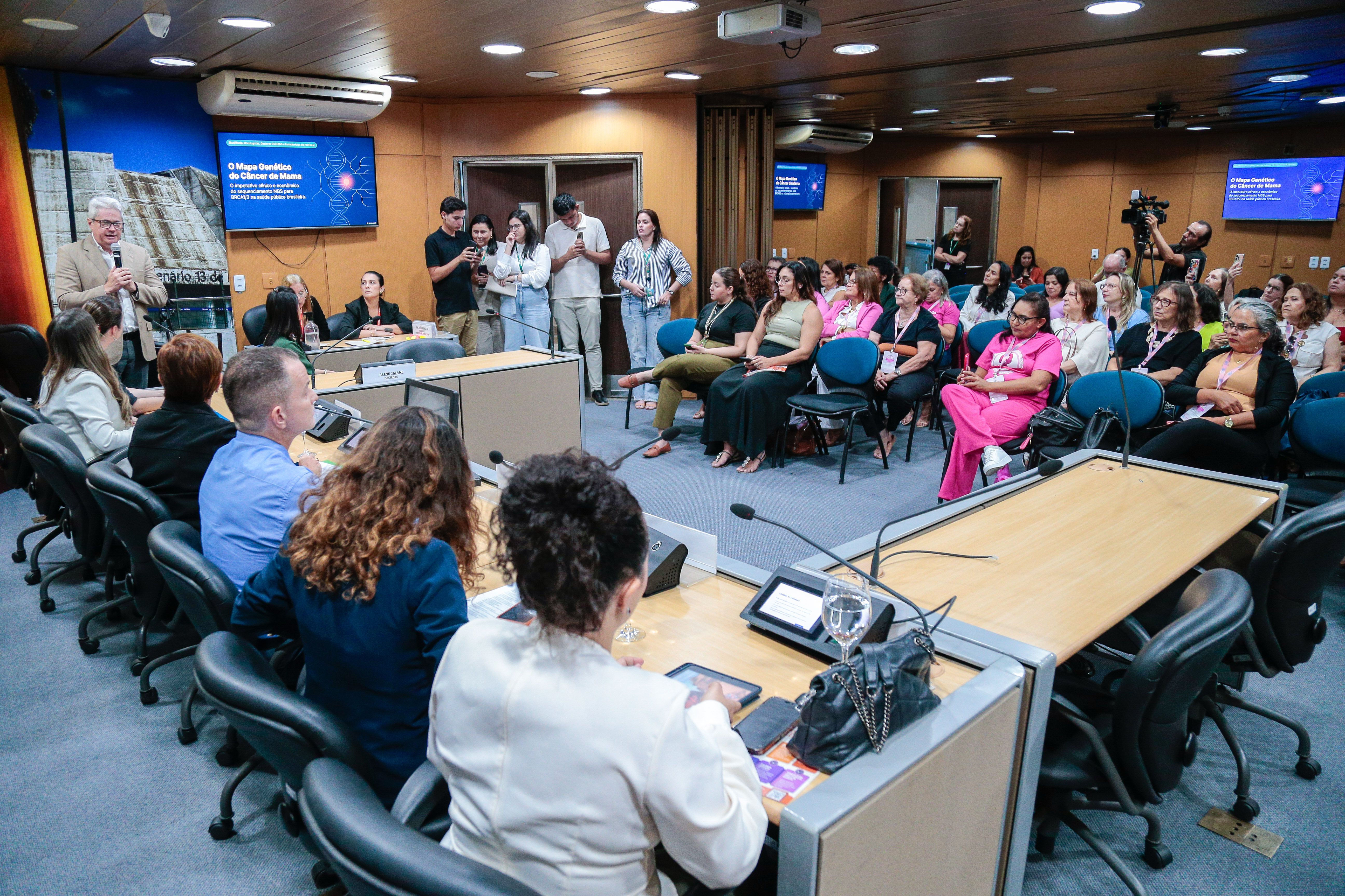 Alece debate política de testes genéticos para prevenção de câncer de mama e ovário