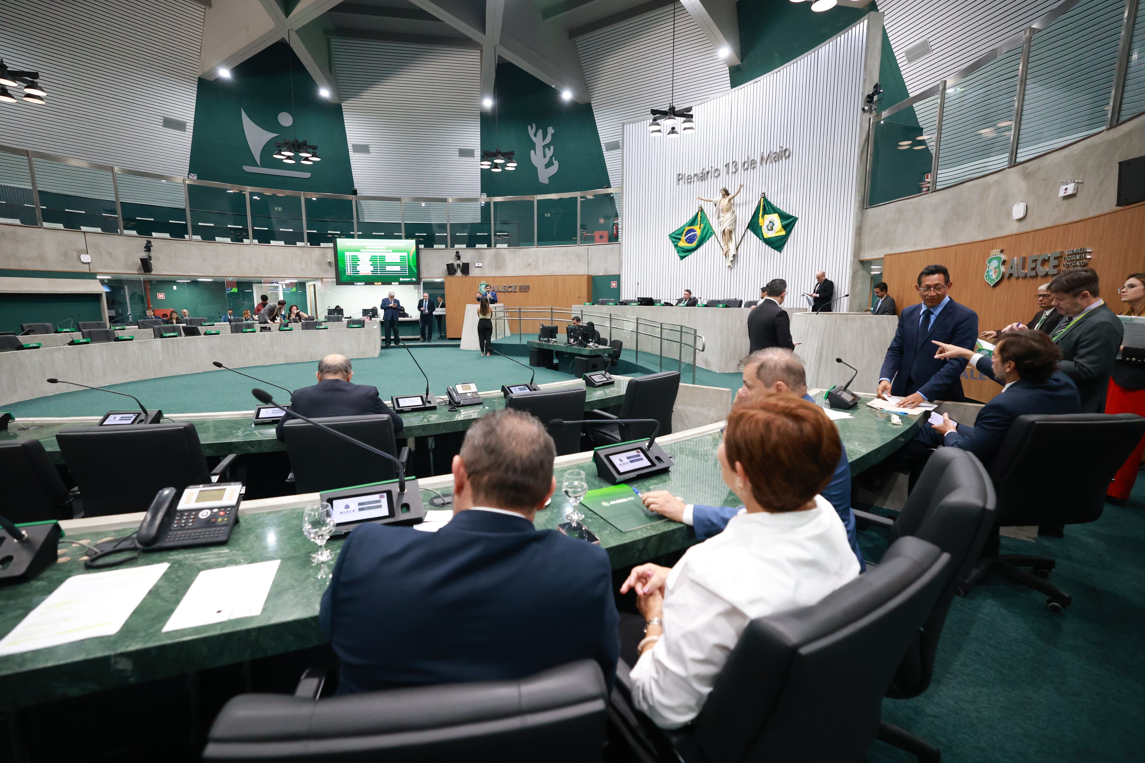 São João de Maracanaú e questões municipais marcam falas de deputados na Alece