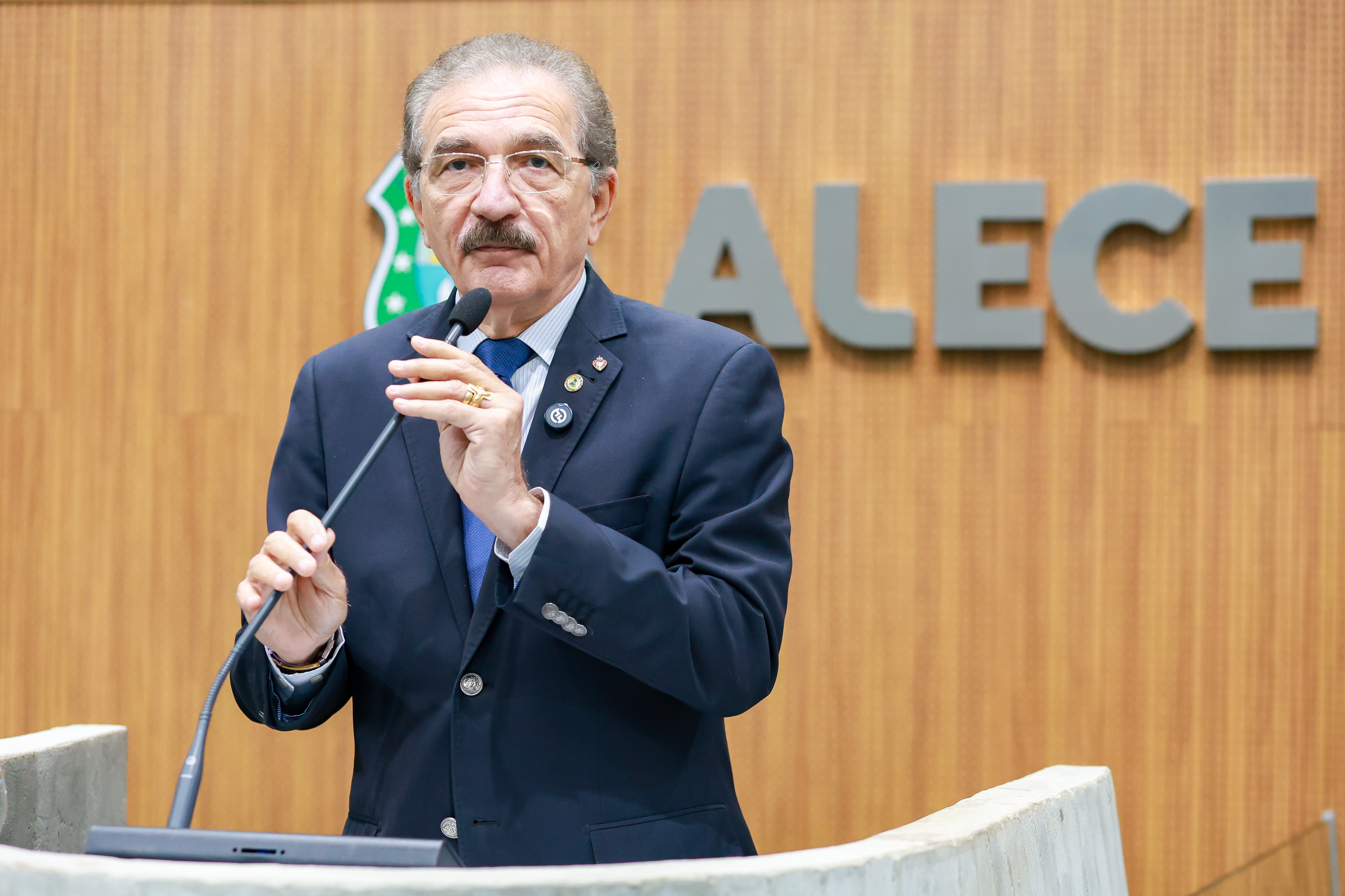 Walter Cavalcante defende instalação de Frente Parlamentar Católica da Alece
